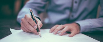 Signer le contrat avec son auto-école